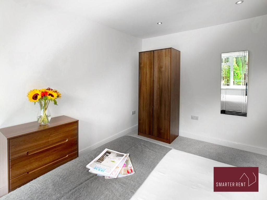 Sunninghill Village - 2 Bed - Parking And Garden Аскот Екстер'єр фото