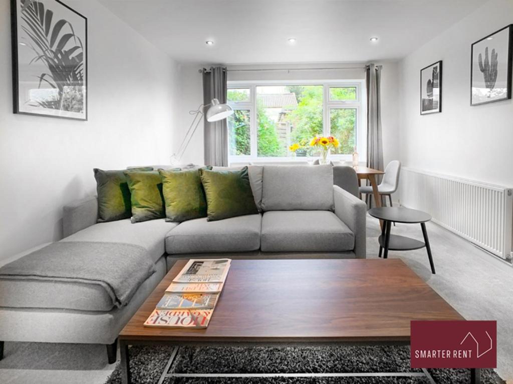 Sunninghill Village - 2 Bed - Parking And Garden Аскот Екстер'єр фото