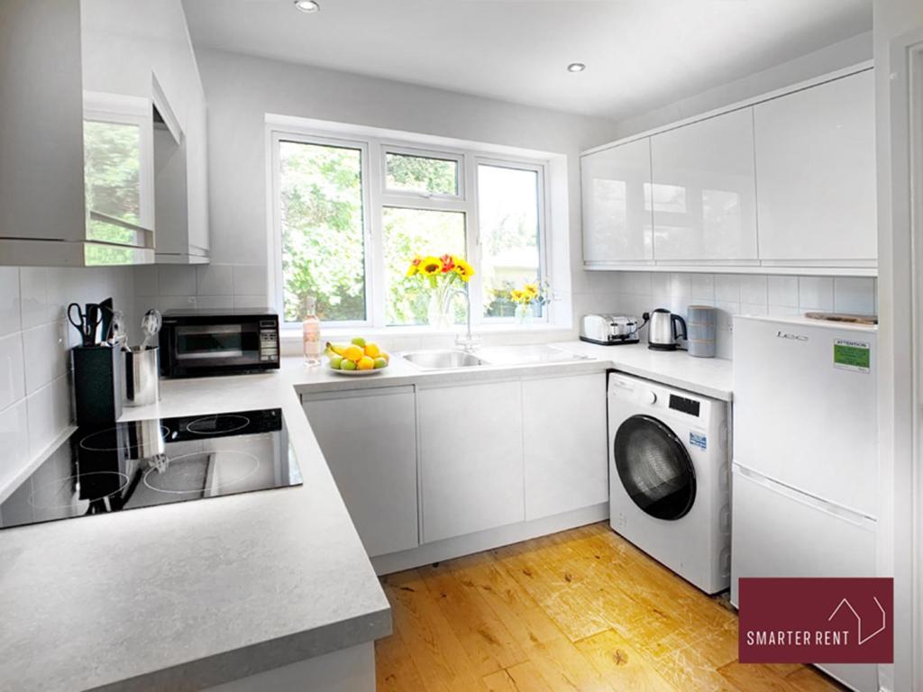 Sunninghill Village - 2 Bed - Parking And Garden Аскот Екстер'єр фото