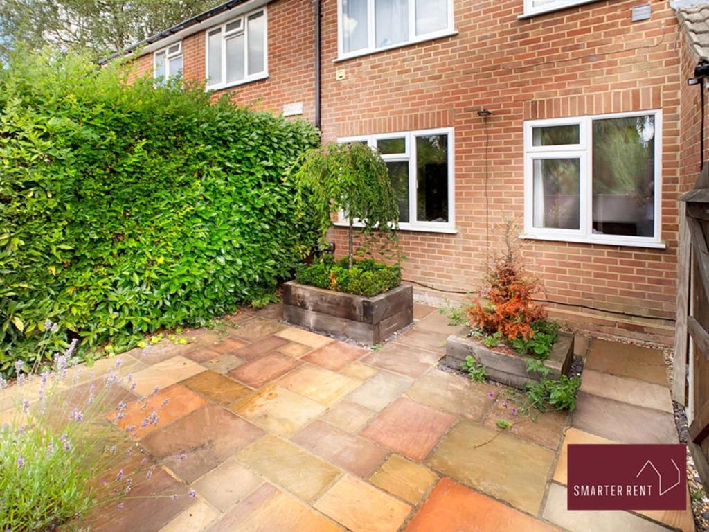 Sunninghill Village - 2 Bed - Parking And Garden Аскот Екстер'єр фото