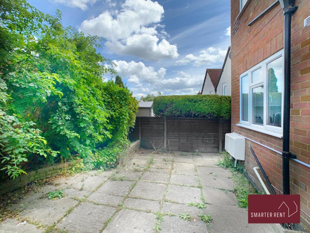 Sunninghill Village - 2 Bed - Parking And Garden Аскот Екстер'єр фото